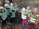 Děti baví nejvíce, krmit v lese zajíce